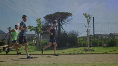 Tek koşucunun formda olması, takım arkadaşlarının kademeli olarak katılması ve grafik izleme hızı. Atletizm, takım çalışması, dayanıklılık, açık hava, motivasyon, fitness, eğitim