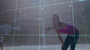 Ralli atletinin bir sonraki hedefi spor teknolojisi şebekesiyle takım arkadaşına işaret etmesinden sonra. Atletizm, takım çalışması, açık hava, canlı, kararlı, boş zaman, fitness