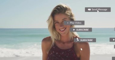 Sosyal medya yaratıcısı abonelik tebessümüyle gülümsüyor ve giderek artan uzantıları istifleyen simgelerde kayıyor. Sahil, açık hava, yaşam tarzı, gündelik, canlı, nişan, iletişim