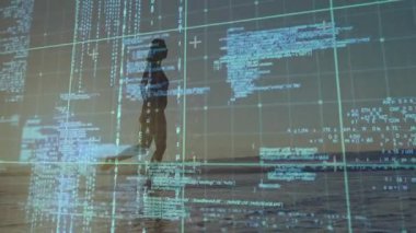 Shoreline runner alacakaranlıkta hareketli adımlar atıyor, titreşimli veri ile fitness izleme olanağı sağlıyor. Siluet, günbatımı, okyanus, dijital, teknoloji, atletik, fitness