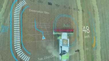 Harita göründüğünde buğday tarlasında hızlanan biçerdöver birleşerek hedefe ulaşma biçimini değiştirir. Tarım, akıllı tarım, özerklik, kesinlik, makine, dijital, kırsal