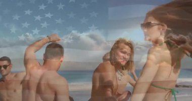 Arkadaşların sahile çıkıp seyahat reklamı müzikleriyle senkronize bir şekilde dans ediyorlar. Yıldızlarla süslenmiş bayrak eşliğinde. Sahil, kutlama, açık hava, coşku, birlik, eğlence, yaz