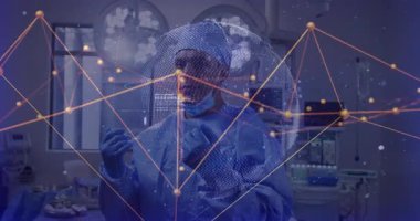 Cerrahlar ameliyat ışıkları altında eldiven hazırlarken holografik dünya ağı tıbbi verileri etkinleştiriyor. Tıp, yenilik, teknoloji, sağlık, dijital, kesinlik, fütüristik