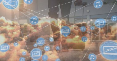 Afrika kökenli Amerikalı iş adamının ve bulutların ortasındaki bağlantıların görüntüsü. İş, ağ, bağlantılar ve dijital olarak oluşturulan iletişim konsepti.