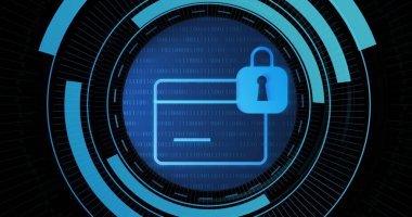 Siyah zemin üzerinde işlem çemberindeki kart ve dijital asma kilit resmi. Veri işleme, dijital güvenlik ve teknoloji konsepti dijital olarak oluşturulmuş görüntü.