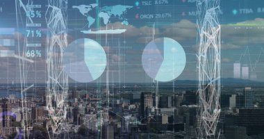 Şehir manzarası üzerinde finansal grafik ve veri işleme resmi. Küresel iş, finans, veri işleme ve dijital arayüz kavramı dijital olarak oluşturuldu.