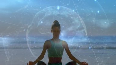 Şafak vakti Lotus sahilinde oturan kadın gözlerini kapatıyor ve meditasyon için sağlık hologramı dünyasını aktifleştiriyor. Ruhanilik, farkındalık, teknoloji, fütürizm, dinginlik, doğa, refah