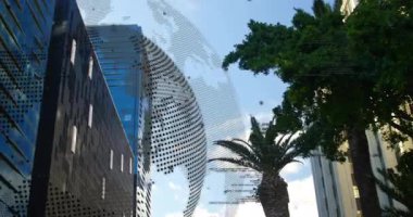 Kentsel kanyonda cisimlenen iki dijital küreyi çerçeveleyerek, verileri döndürerek ve parçalayarak. Futuristik, teknoloji, yenilik, kentsel, dijital, soyut, bağlantı