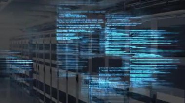 Mavi kod kümesi sunucu raflarında beliriyor ve sürükleniyor. Parçalanarak dolapları ortaya çıkarıyor. Teknoloji, siber güvenlik, veri, altyapı, dijital, ağ oluşturma, yenilik