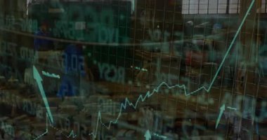 Soluk yeşil finansal şema örtüşüyor. Teknisyenler sandığı hareket ettiriyor. Veri görselleştirme, endüstriyel, üretkenlik, analitik, imalat, ilerleme, kurumsal