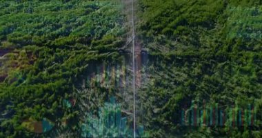 Drone, sulama kolunu yakalıyor. Saat yönünde dönüyor. Suyu püskürtüyor. Tarım, hassas tarım, hava, analitik, teknoloji, manzara, sürdürülebilirlik