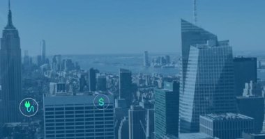 Ufuk çizgisi görüntüsü yeşil simgelerin ortaya çıkışını ve şehrin her yerinde toplanarak enerji dolarlarının akışını gösteriyor. Kentsel, modern, yansıtıcı, çevre dostu, sürdürülebilir, yenilikçi, kurumsal