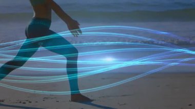 Kadın plaja adım atıyor ve yoga için kıvrılan mavi dalgalarla kollarını kaldırıyor. Zindelik, sağlık, farkındalık, hareket, dijital sanat, dinginlik, aktivite kıyafeti