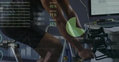 Spor maskesi takan sporcu, turta ve bar grafiklerini izlemek için pedal çevirme motorunu çalıştırıyor. Performans, analitik, spor bilimi, veri görselleştirme, biyomekanik, dijital, modern