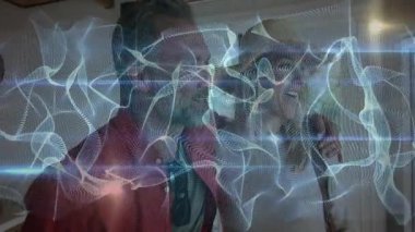 Artırılmış gerçeklik, çift etrafında dönen, baş döndüren ve mutfakta şakalaşan bir şey. Şefkat, samimiyet, teknoloji, konforlu, bağlantı, fütürist, samimi