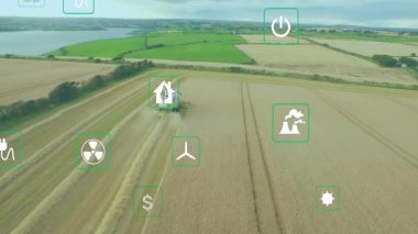 İnsansız hava aracı görüntüsü açılıyor. Yeşil başlıyor. Buğday kesme işlemini başlatırken simgeler eko temaları vurguluyor. Tarım, sürdürülebilirlik, yenilenebilirlik, makine, çevre, yenilik, koruma