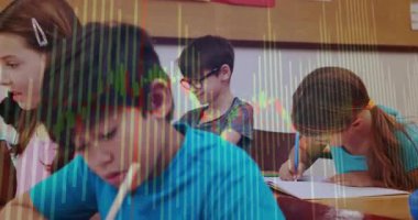 Öğretmenler, finans notlarını saydam grafik olarak yazarak büyümeyi vurgulayan notlar yazarlar. Eğitim, işbirliği, konsantrasyon, yenilik, öğrenme, okur yazarlık, gelişme