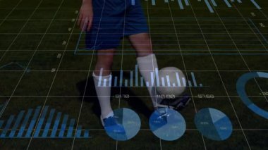 Oyuncu topa yukarı doğru vuruyor. Dijital veri takip hareketini kaplarken hokkabazlık matkabını çalıştırıyor. Sporcu, spor, performans, analitik, teknoloji, eğitim, hareket