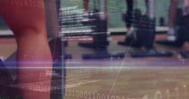 Ayak temas platformu, egzersiz ölçümlerini takip ederken ritmik adım egzersizini başlatıyor. Eğitim, biyomekanik, dijital, ilerleme, fitness, dayanıklılık, atletizm