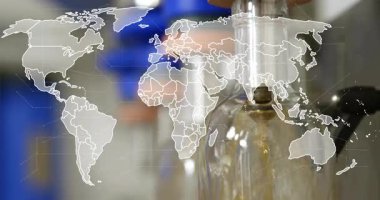 Öncü nozülün ortaya çıkması, kehribar sıvısının dünya veri akışını birbirine bağlayan mataraya düşmesi. Küresel ağ, veri görselleştirme, bilimsel araştırma, teknolojik yenilik, dijital bağlantı, fütüristik biçim, analitik