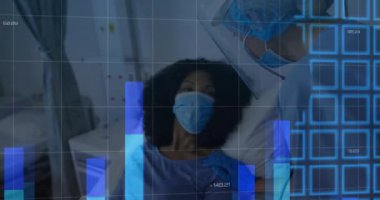 Hemşire hastanın omzuna eldivenli stetoskop yerleştiriyor. Şebeke ve bar tablolarını takip ediyor. Tıbbi, sağlık, teletıp, veri görselleştirme, analiz, destek, teşhis