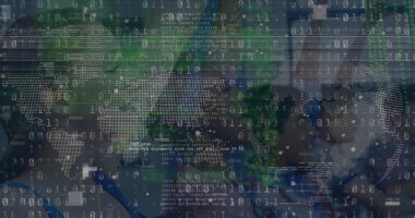 Çeşitli okul çocukları üzerinde veri işleme görüntüsü. Küresel eğitim ve dijital arayüz kavramı dijital olarak oluşturulmuş görüntü.