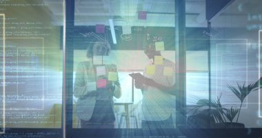 Ofisteki çeşitli iş adamlarının veri işleme görüntüsü. Küresel iş ve dijital arayüz kavramı dijital olarak oluşturulmuş görüntü.