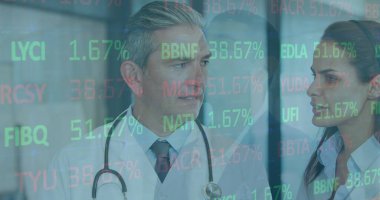 Kafkas doktorların konuştuğu veri işleme görüntüsü. Küresel tıp ve dijital arayüz kavramı dijital olarak oluşturulmuş görüntü.