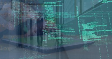 Kafkas işadamının yürümesi üzerine veri işleme görüntüsü. küresel iş ve dijital arayüz kavramı dijital olarak oluşturulmuş görüntü.