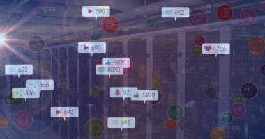 Sosyal medya simgeleri ve şehirlerdeki numaralarla olan bağlantı ağının resmi. Küresel sosyal medya bağlantıları ve dijital arayüz konsepti dijital olarak oluşturuldu.