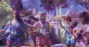 Müzik eşliğinde bilardo oynayan arkadaşlar, animasyon notaları ve pazarlama simgeleri başlatıyorlar. Açık hava, kutlama, eğlence, coşku, uyum, eğlence, sosyal...