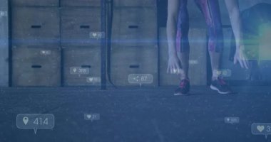 Fitness antrenörü tam burpee döngüsüne başlıyor animasyon ölçümleri izleme, kalas ve zıplama ile. Egzersiz, eğitim, güç, dinamik, motivasyon, sağlık, atletizm