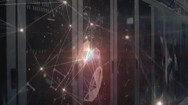 Düğümler ışık bağlantıları oluşturur, küre oluşturur nabız atar, döndürür ve veri akışını göstermek için rafların üzerinde çözünür. Gelecek, dijital, teknoloji, soyut, ağ, bağlantı, holografik