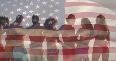 Sekiz arkadaştan oluşan bir grup kollarını birleştirirken bayrak sallayarak başları markalaştırmak için kıvılcım saçar. Arkadaşlık, dostluk, birlik, çeşitlilik, açık hava, kutlama, eğlence.