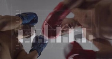 Boksörler güvenlik görevlilerini halka kamerasının üzerine kilitliyor, mavi ve kırmızı eldivenler giyiyorlar, takip cihazlarını kaplıyorlar. Atletik, rekabet, performans, yoğunluk, fitness, dijital, dinamik