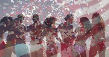 Vatanseverlik kutlamalarında kollarını birleştiren arkadaşlar. Üzerlerinde bayrak dalgaları uçuşan konfetiler arasında. Kutlama, vatanseverlik, dostluk, plaj, açık hava, şenlikli, canlı