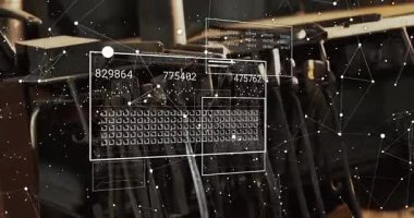 Başlangıçta sunucu rafı kabloları saydam panellerin üzerine yerleştiriliyor ve canlı sayısal veri güncellemelerini gösteriyor. Teknoloji, veri, ağ, dijital, analitik, siber güvenlik, sanayi