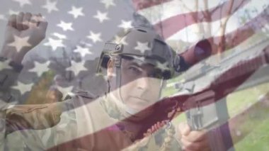 Asker sahada diz çöküp Amerikan bayrağı belirdikçe askeri ilerlemeyi başlatıyor. Savaş, birlik, kararlılık, vatanseverlik, esneklik, eylem, taktik