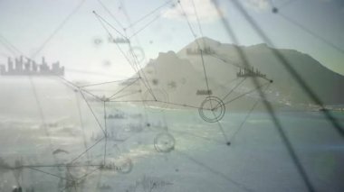 Dağ ve denizin üzerinde cisimleşen ağ, gemileri birbirine bağlayan düğümler ve ufuk çizgileri veri ağı oluşturuyor. Futuristik, bağlantı, teknoloji, dijital, veri görselleştirme, denizcilik, analitik