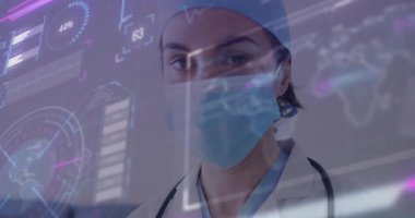 Doktor göz kırpan şeffaf holograma göz açıyor, gösterge dalgalanmasını takip ediyor ve hayati değerleri izliyor. Tıbbi, teknoloji, fütüristik, analiz, teşhis, yenilik, bilim