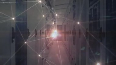 İkinci çerçeve parlayan düğümler koridorda beliriyor ve veri akışını gösteren ağ büyümeye başlıyor. Siber güvenlik, teknoloji, fütüristik, bağlantı, dijital, yenilik, ağ