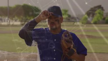 Teknoloji animasyonları onun etrafında dolaşırken göz siyahına dokunan atıcı tümseğine adım atmak. Sporcu, spor, dijital, yenilik, açık hava, performans, esneklik