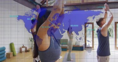 Yoga sınıfı kaldırma ve ibadet pozisyonuna indirme şeffaf harita örtüşen kavislere neden olur. Farkındalık, sağlık, meditasyon, sükunet, dinginlik, denge, zindelik