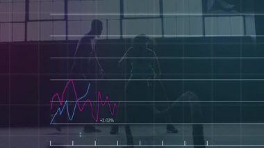 Spor salonunda karşılıklı halat vuruşları, performans çizelgelerini izleyip yoğunluk artışlarını izlemek. Sporcular, güç, dayanıklılık, iyileşme, dinamik, motivasyon, eğitim