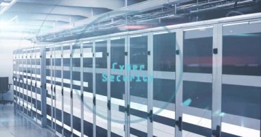 Kaybolan Siber Güvenlik metni sunucu koridorunu başlatıyor dönen halkalar yükselen ışın kalkanını temizliyor. Teknoloji, veri, ağ, koruma, dijital, altyapı, yenilik