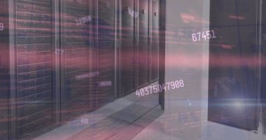 Bilgisayar sunucu odasındaki ışıkların ve veri işleme görüntüsü. Küresel iletişim, iş, veri ve dijital arayüz kavramı dijital olarak oluşturulmuş görüntü.