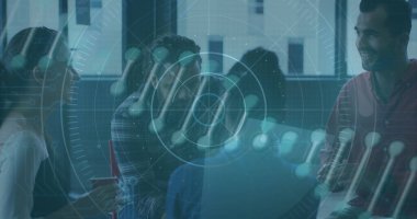 Çeşitli iş adamları üzerinde veri işleme ve DNA iplikçikleri ile kapsam taraması. Küresel iş, bilgisayar ve dijital arayüz kavramı dijital olarak oluşturulmuş görüntü.