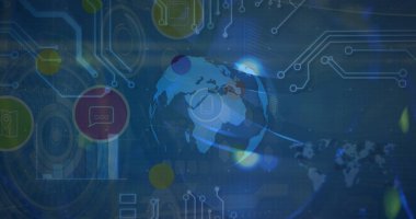 Teknoloji simgeleri, dünya ve anakart görüntüsü mavi ekranda. Ağ, bağlantılar, iletişim ve teknoloji konsepti dijital olarak oluşturuldu.