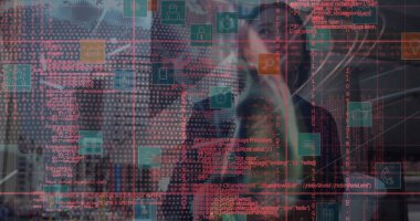 Afro-Amerikan iş kadınının akıllı telefondan konuştuğu veri işleme görüntüsü. Küresel ağ ve iş teknolojisi kavramı