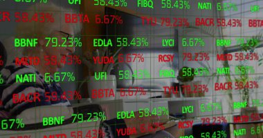 Kafkasyalı yaşlı bir kadının kitap okumasıyla ilgili finansal veriler. Maliye, ekonomi ve kıdemli sağlık konsepti dijital olarak oluşturulmuş imaj.